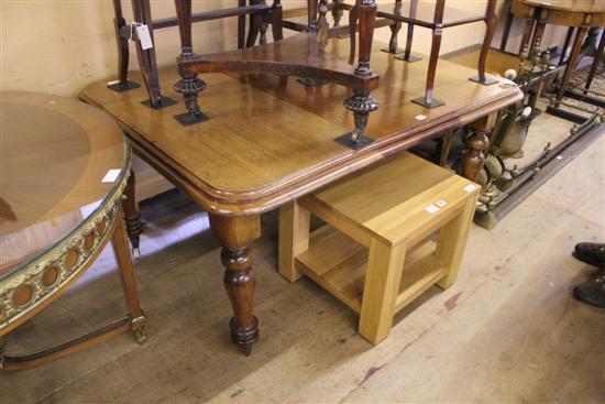 Victorian mahogany  ext dining table with spiral-turned legs (one additional leaf)(-)